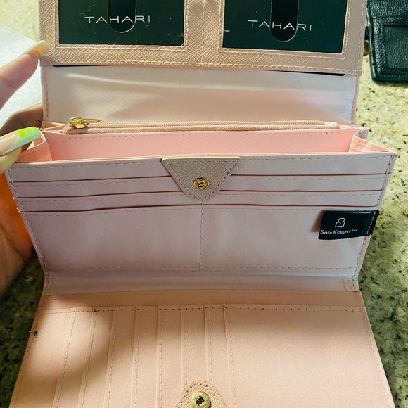 Pink Wallet - Picture 3 of 3